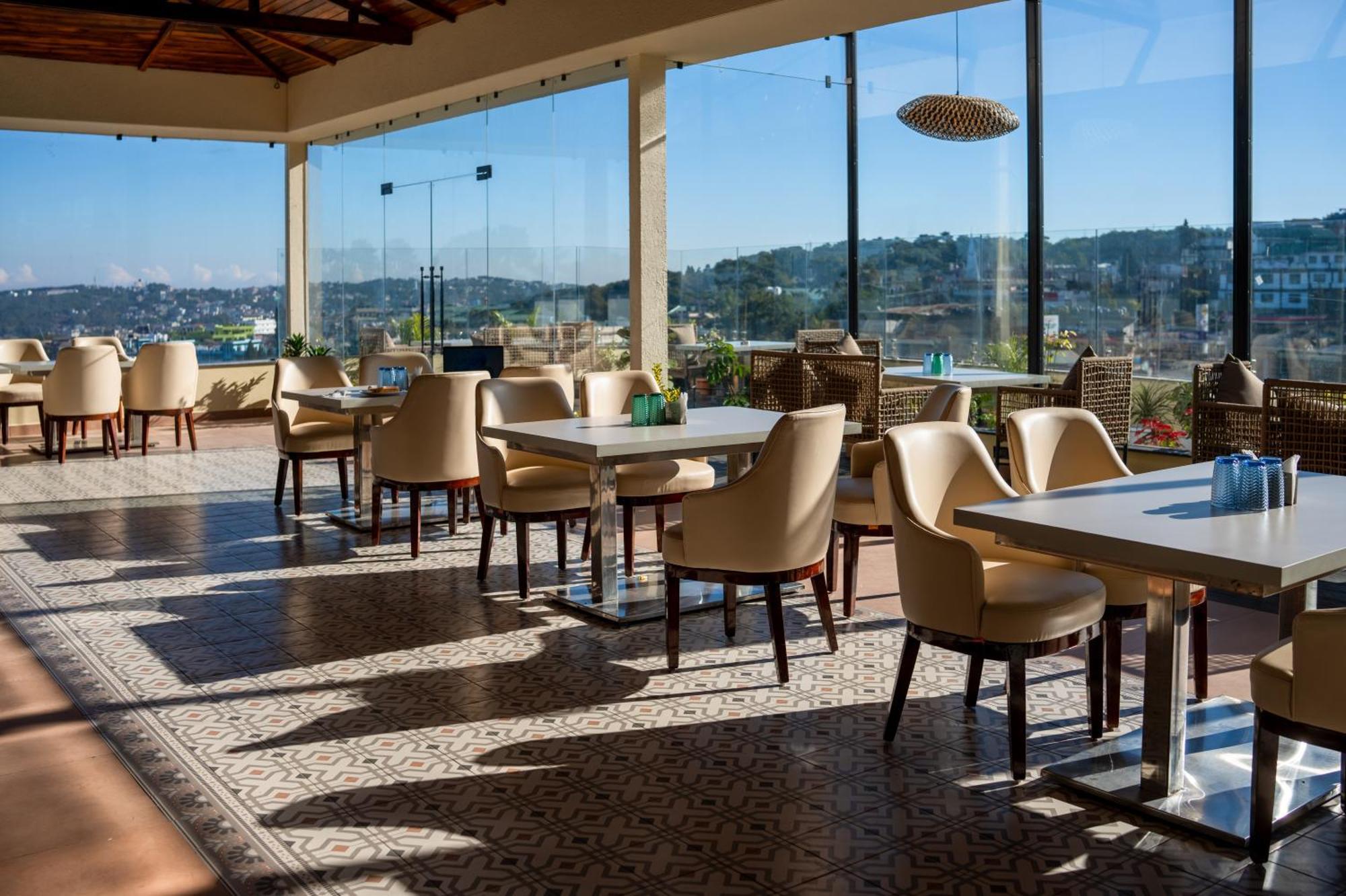 The White Rock Inn & Dine Шилонг Екстериор снимка