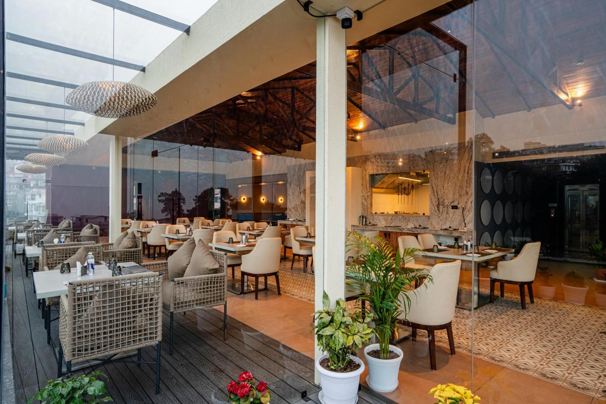 The White Rock Inn & Dine Шилонг Екстериор снимка
